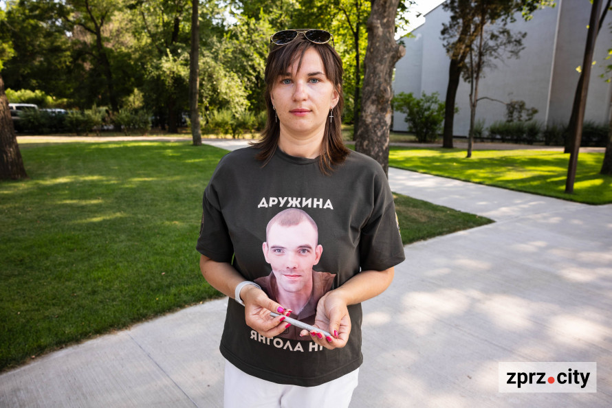 Ім’я, викарбуване на дзвіночку - в Запоріжжі вшанували Героїв у День Української Державності (фото)