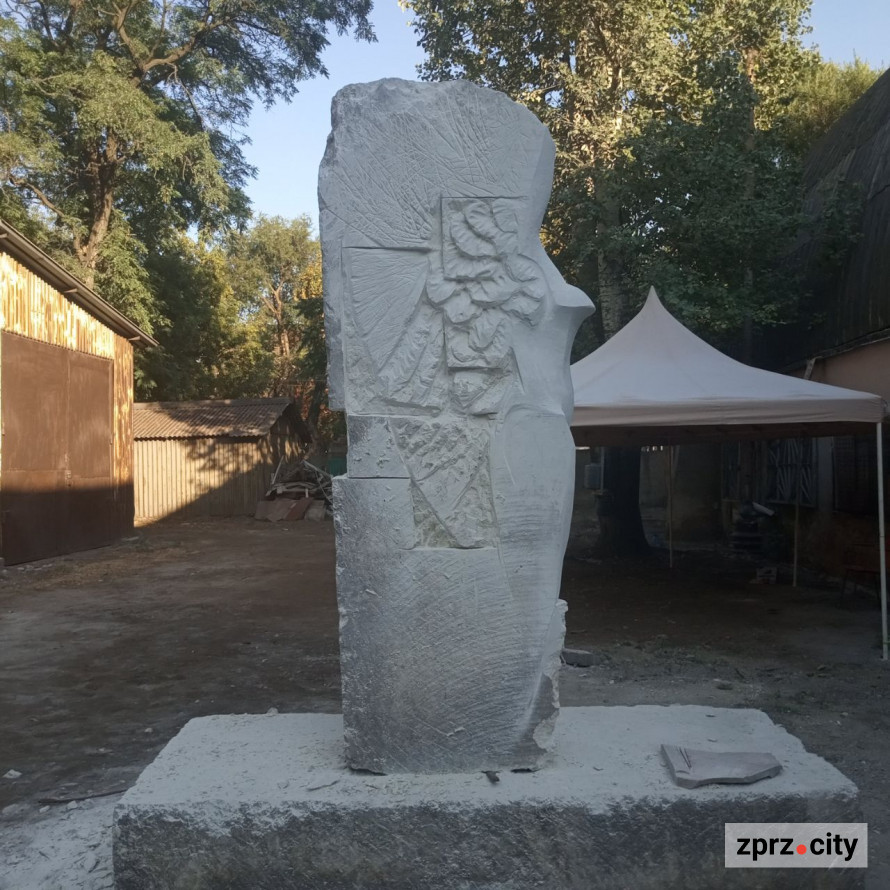 У Запоріжжі симпозіум митців завершився вражаючим підпалом скульптури - фото
