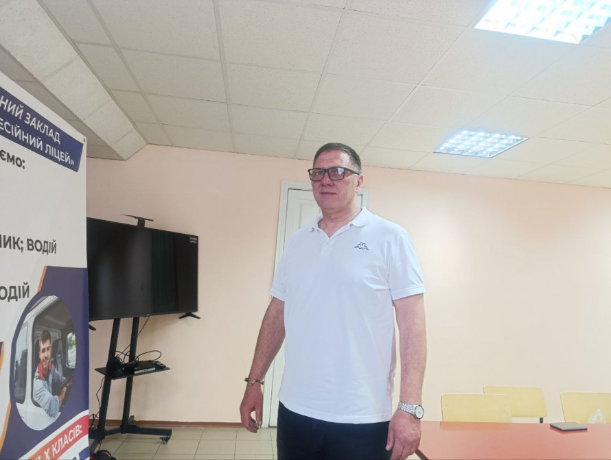 Починали з трьох столів: як Пологівський ліцей після окупації відновився у Запоріжжі і допомагає захисникам