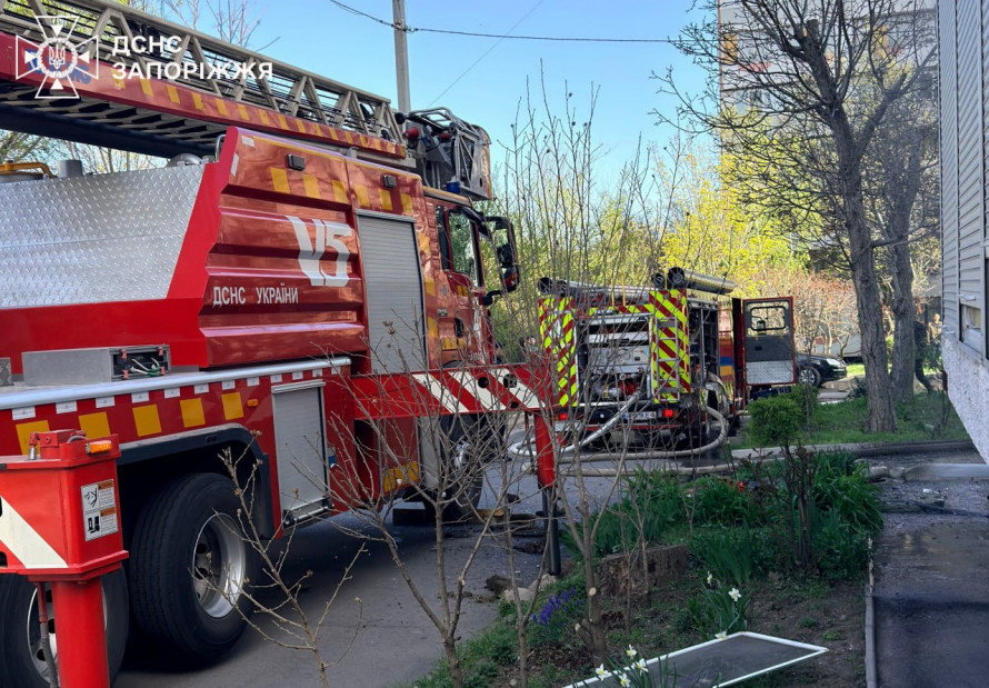 Через пожежу в багатоповерхівці у Запоріжжі евакуювали людей - фото