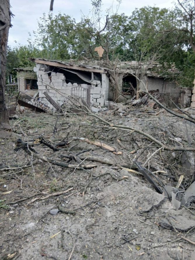 Удар по Епіцентру: які наслідки ворожих обстрілів Запоріжжя та області за добу (фото)