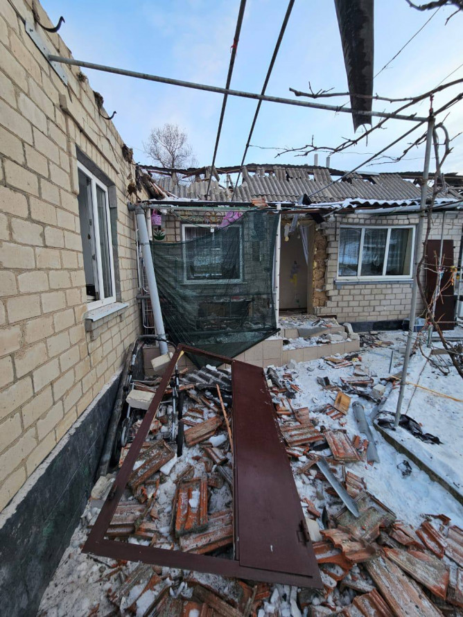 Атака на Запорізький район: росіяни поранили людину та пошкодили будинки КАБами (фото)