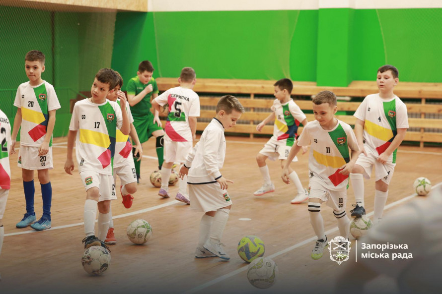 "Титан" засяяв, як новий: у Запоріжжі оновили спортзал для дітей та ветеранів (фото)