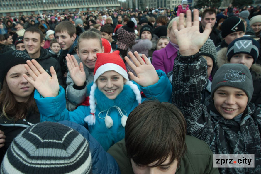 Казка мирних часів – як у Запоріжжі протягом 20 років змінювалася новорічна ялинка (фото)