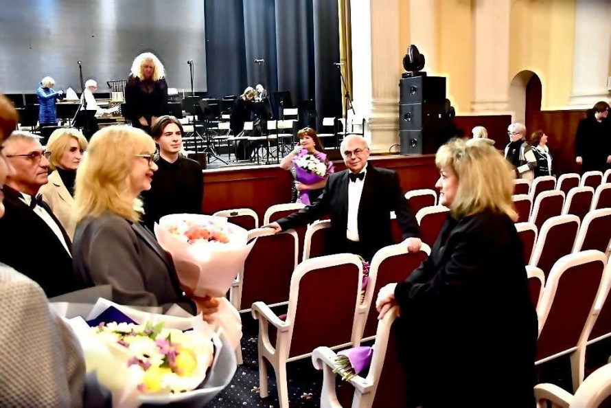 Усі твори неймовірні - у Запоріжжі авторський концерт відомої композиторки зібрав зірок філармонії