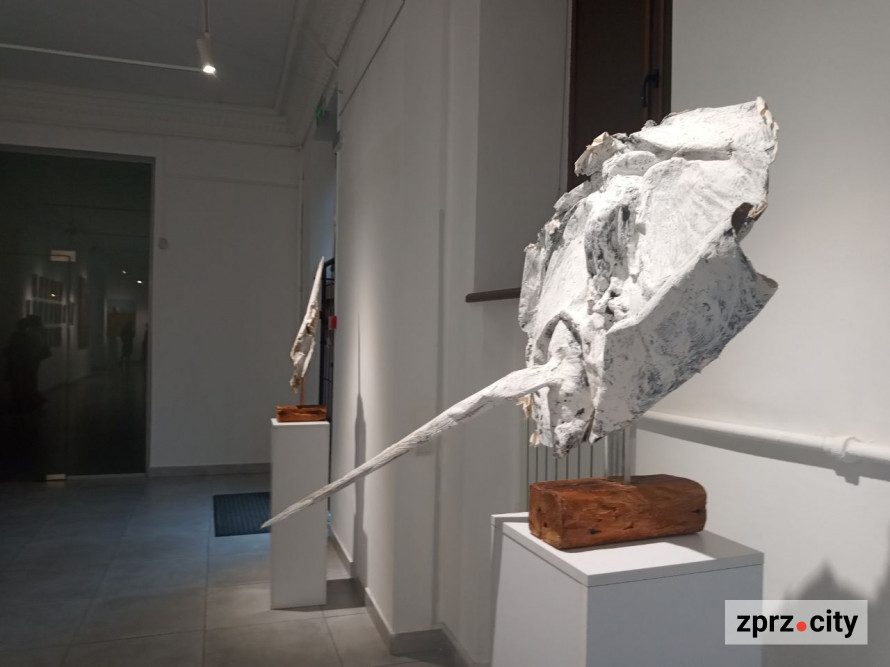 Череп Буратино: у Запоріжжі відкрили виставку про філософію брехні - фото