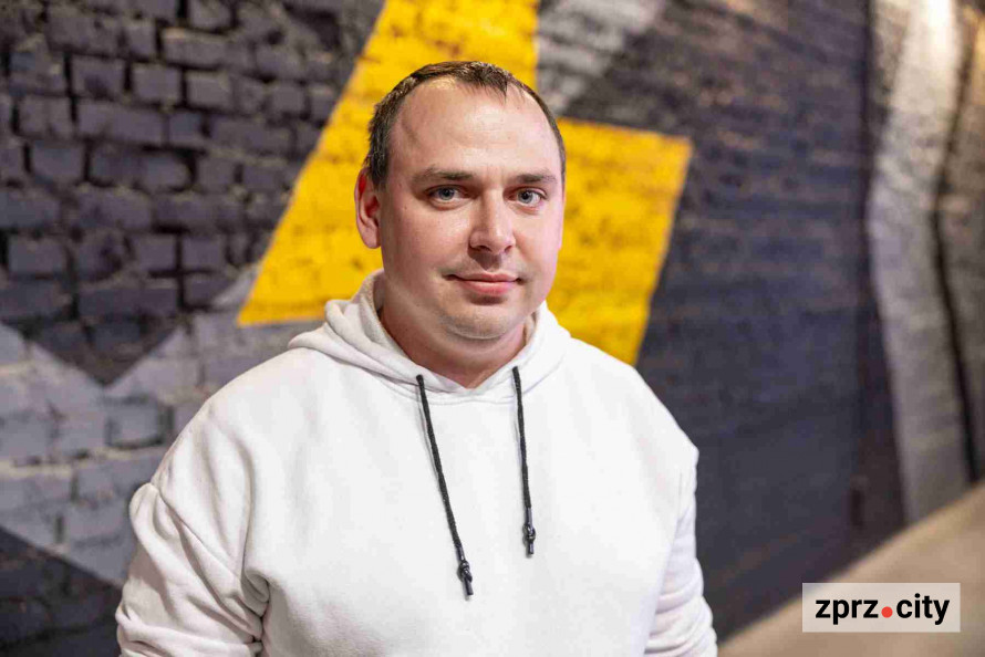 «Ми можемо тримати фронт, але не можемо тримати тил»: у Запоріжжі відбулася відкрита розмова ветеранів із громадою