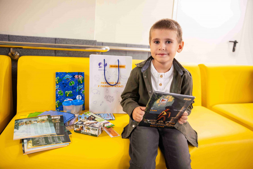 «Перший раз – у перший клас»: 300 дітей працівників запорізьких підприємств Метінвесту отримають шкільні набори