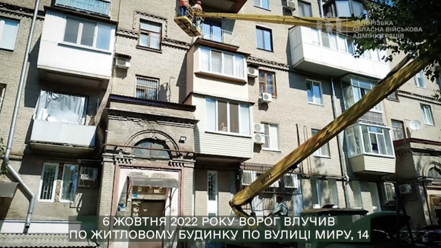 "Так, як ми хотіли" – у Запоріжжі мешканці відновленого після обстрілу будинку нарешті повернулися до своїх квартир (фото, відео)