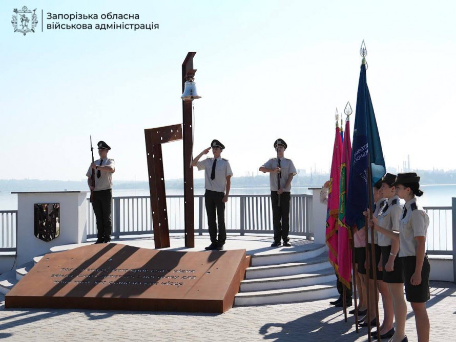 Корабельна ринда біля пляжу: у Запоріжжі відкрили меморіал полеглим морським піхотинцям (фото)