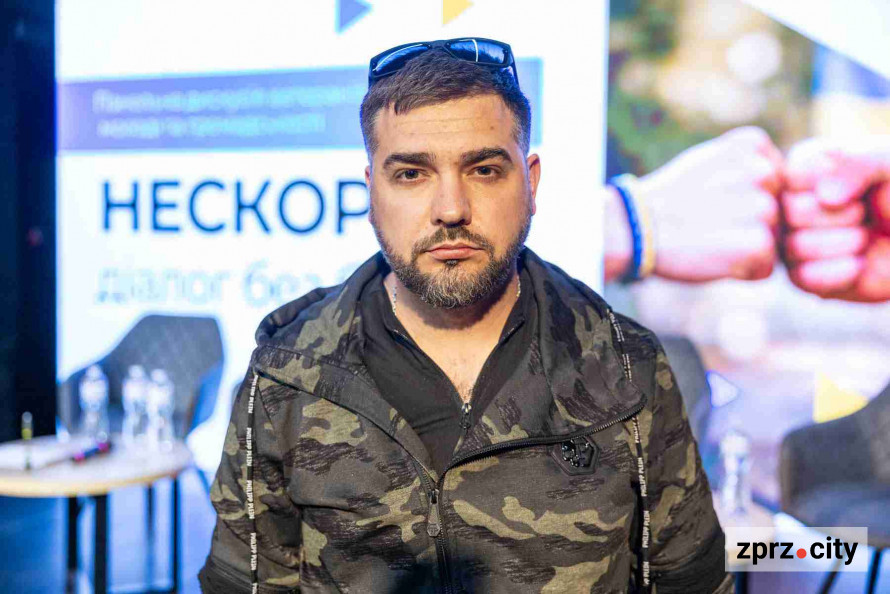 «Ми можемо тримати фронт, але не можемо тримати тил»: у Запоріжжі відбулася відкрита розмова ветеранів із громадою