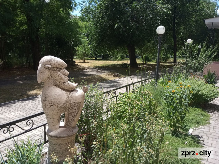 У центрі Запоріжжя стоять скульптури, зроблені дітьми - фото