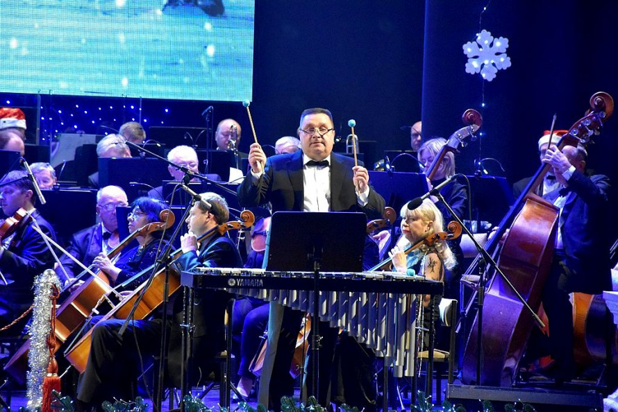 Аншлаги, хіти й диско-фінал - у запорізькій філармонії яскраво завершили рік концертом “MISTER NEW YEAR” (фото)