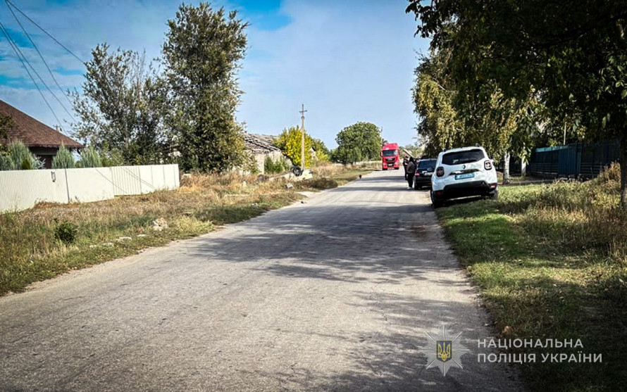 Пасажир загинув на місці: на Запоріжжі водій врізався у електроопору (фото)