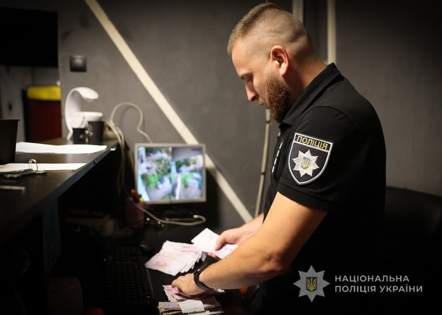 У Запоріжжі викрили мережу нелегальних гральних залів: організатора оголосили в розшук (фото)