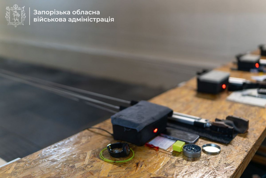 У Запоріжжі майстри спорту безкоштовно тренують колишніх військових та їхні родини у сучасному тирі - фото
