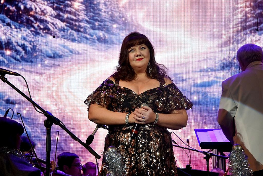 Аншлаги, хіти й диско-фінал - у запорізькій філармонії яскраво завершили рік концертом “MISTER NEW YEAR” (фото)