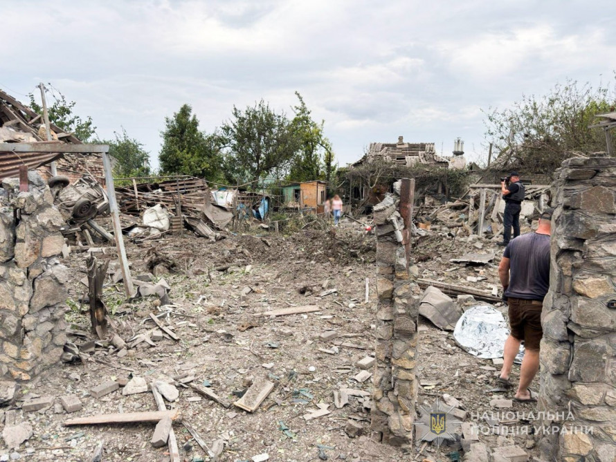 Масштабна пожежа у Запоріжжі: внаслідок ворожої атаки горів ринок і торгівельний центр (фото)