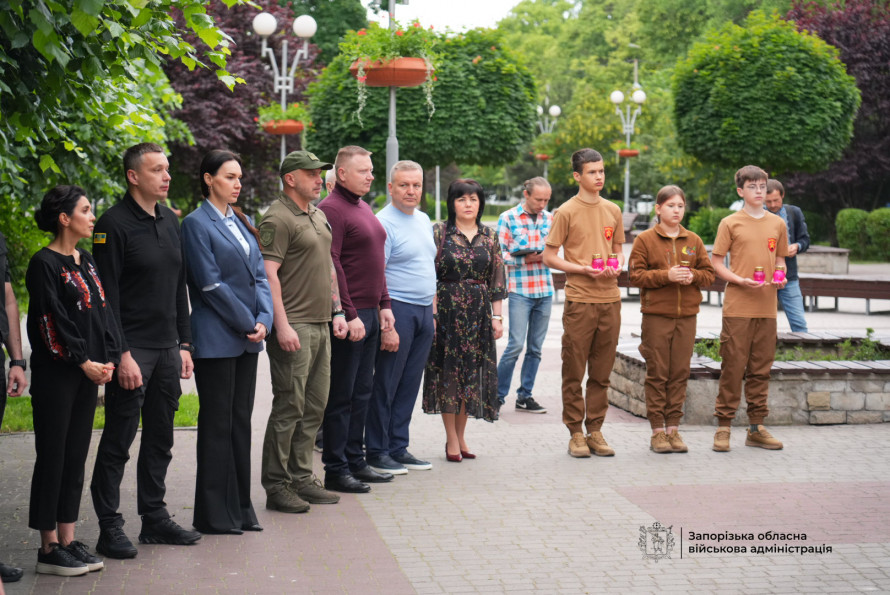 Дзвіночки замість голосів: у Запоріжжі вшанували пам’ять дітей, чиї життя забрала війна (фото)