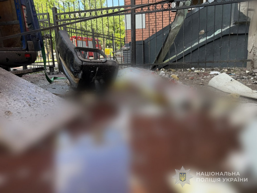 Загинув молодий поліцейський, пошкоджені будинки у трьох районах Запоріжжя - наслідки ворожих ударів 10 липня