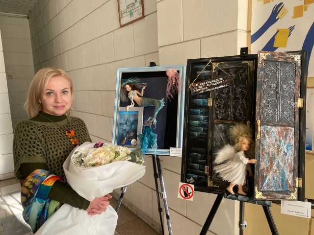 Трансформація ляльок: у Запоріжжі презентували виставку іграшок ручної роботи в незвичайному форматі (фото)