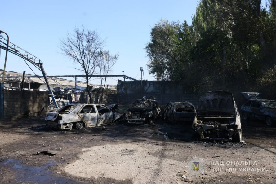 Пожежі після нічної атаки: ворог ударив по підприємствах у Запоріжжі (фото)