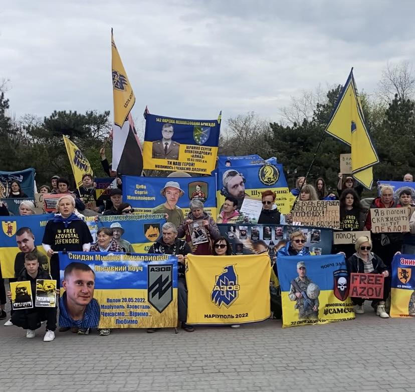 "Мрію побачити брата на своєму весіллі": у Запоріжжі пройшла акція на підтримку військовополонених (фото)