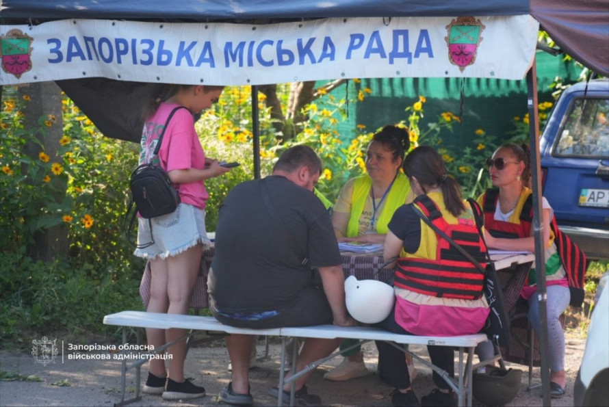 КАБи вдарили по Запоріжжю: у приватному секторі загинули люди, триває пошук під завалами (фото, відео)