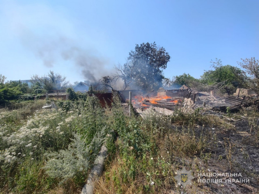 Вдарили по будинках з артилерії - у Запорізькій області під час ворожого обстрілу поранення отримала літня жінка (фото)
