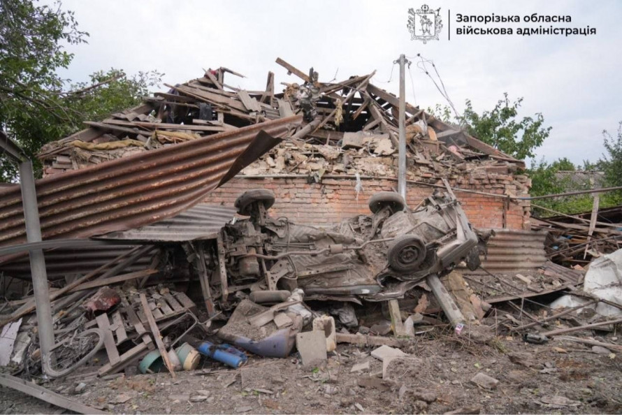 КАБами по будинкам і кладовищу: росіяни завдали авіаударів по Запоріжжю - що відомо (фото, відео)
