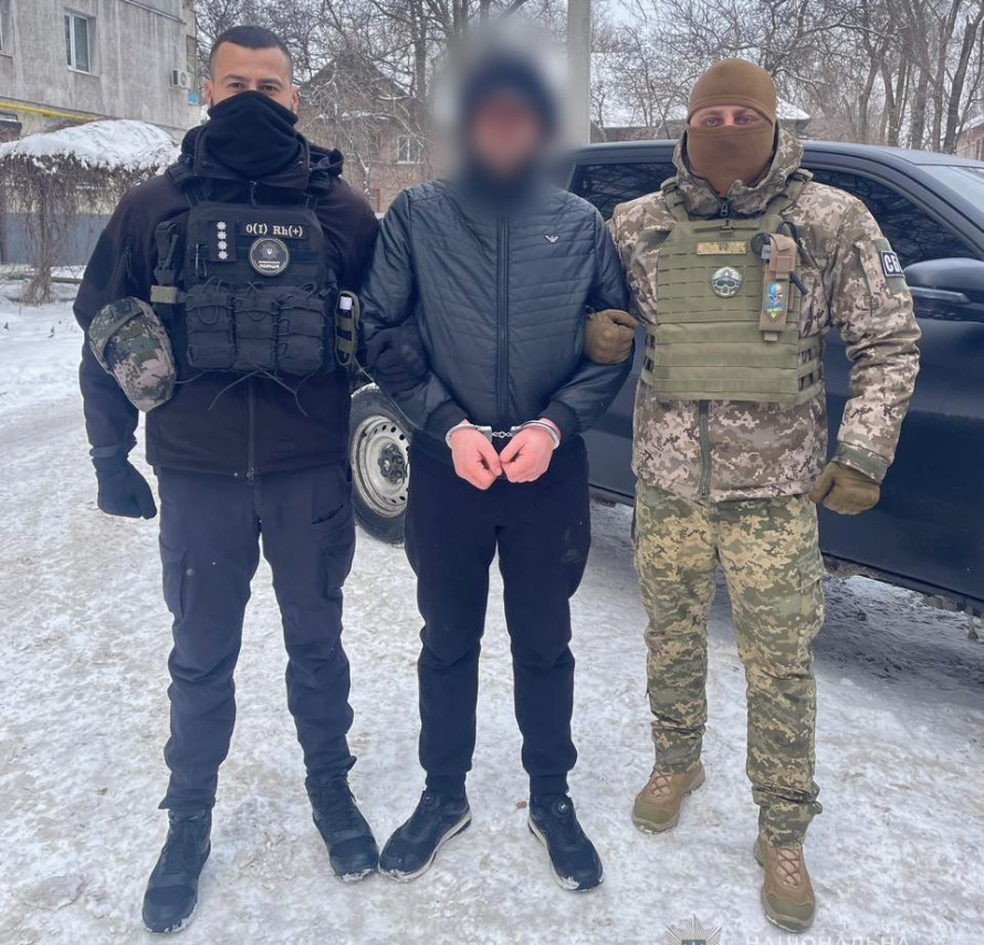 «Заробляв» на автоматах і гранатах - у Запоріжжі викрили торговця зброєю (фото)