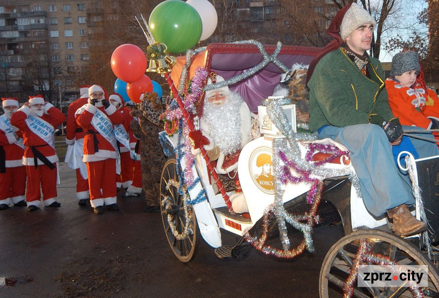 Казка мирних часів – як у Запоріжжі протягом 20 років змінювалася новорічна ялинка (фото)