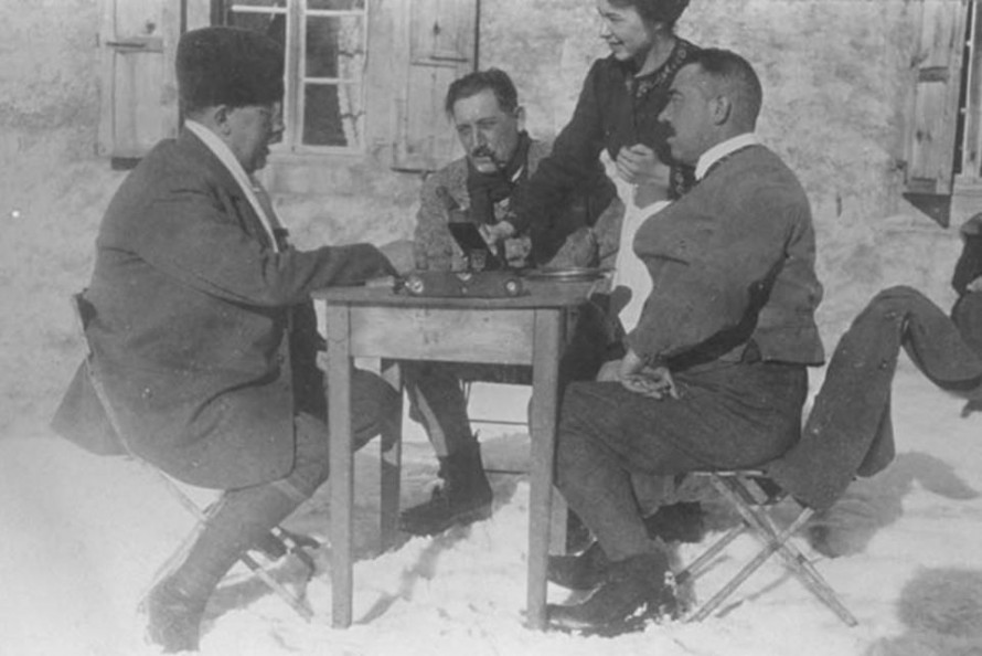 Леді та джентльмени на ковзанах – як змінилася Зимова Олімпіада за сто років (фото)