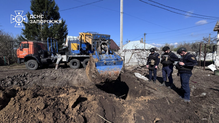 Як вдалося уникнути трагедії: у Запоріжжі біля житла знаходились залишки снаряду (фото)