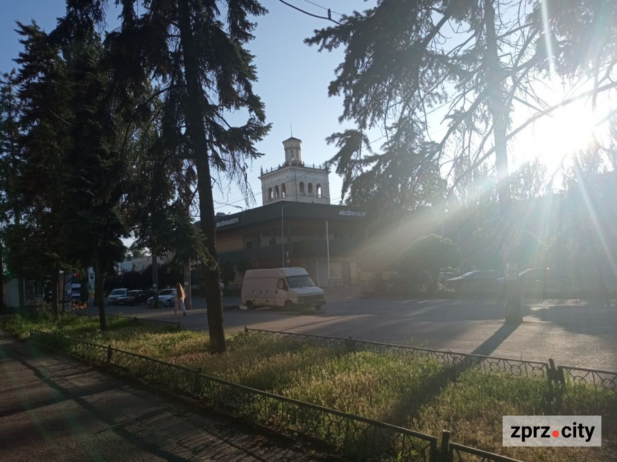 Запорізький музей провів безкоштовні екскурсії Шостим селищем - архітектурні цікавинки (фоторепортаж)