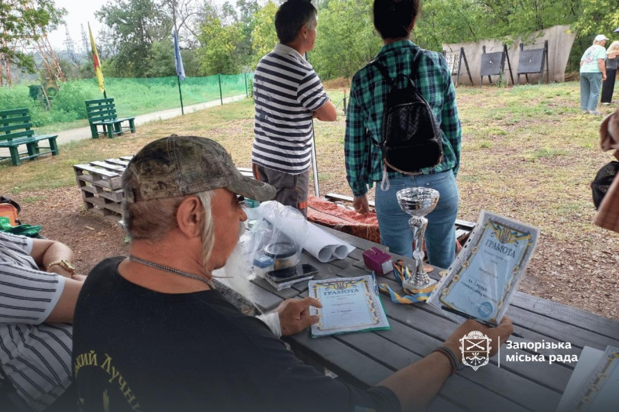 Запорізькі ветерани взяли до рук луки: на Хортиці відбувся особливий турнір (фото)