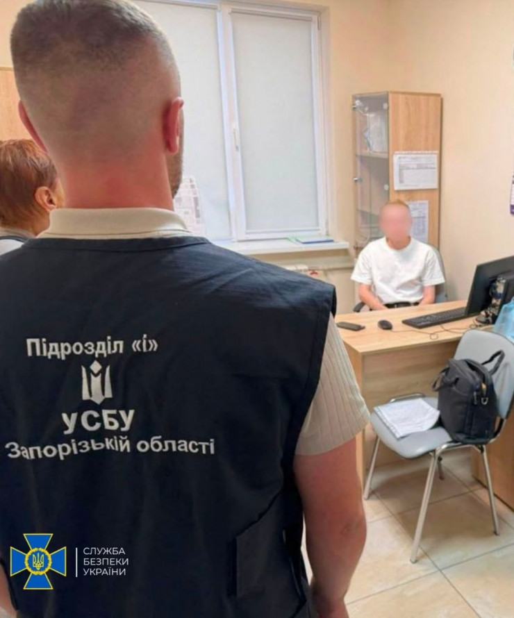 Пропонував чоловіку купити інвалідність: у Запоріжжі СБУ викрила лікаря (фото)