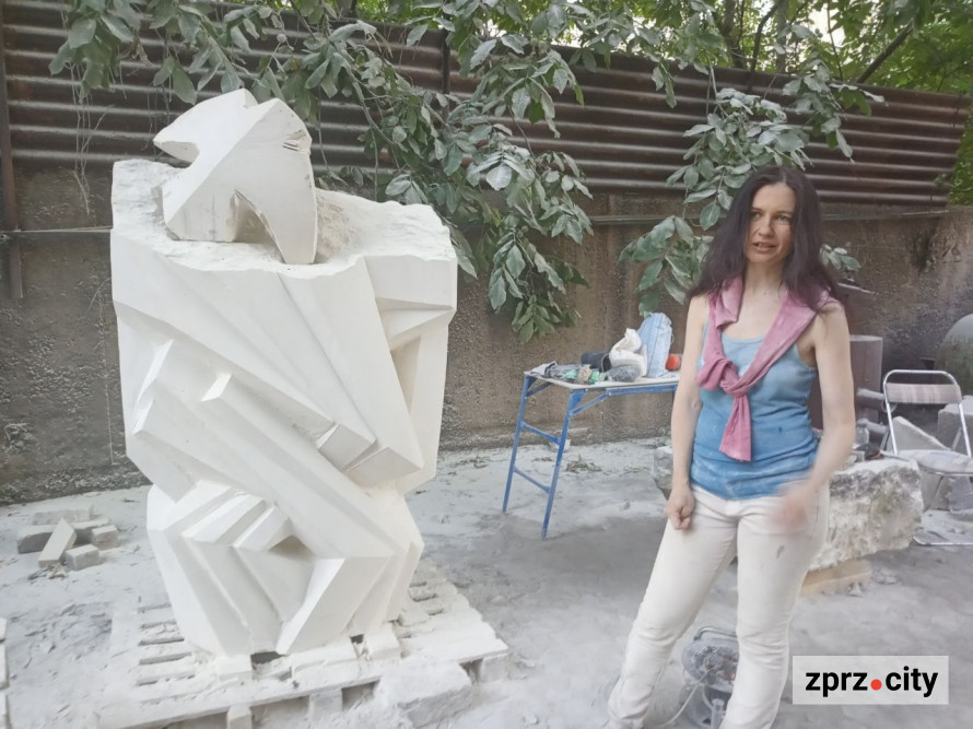 У Запоріжжі симпозіум митців завершився вражаючим підпалом скульптури - фото