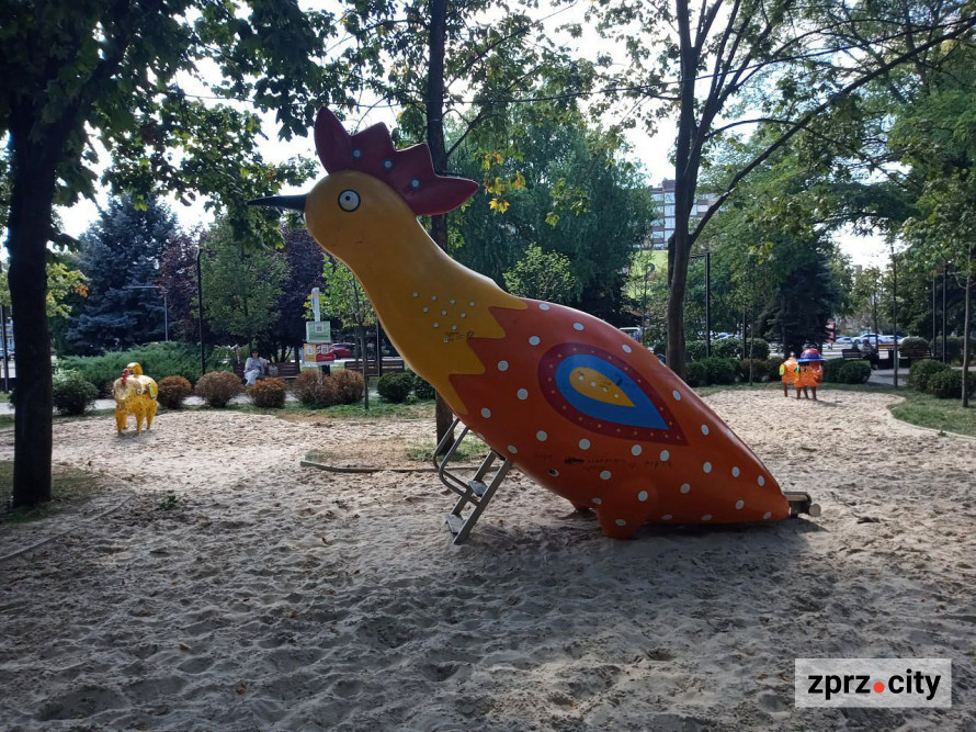 Кольорове літо серед фантастичних звірів: як зараз виглядає "Чарівний сад" у Запоріжжі (фото)
