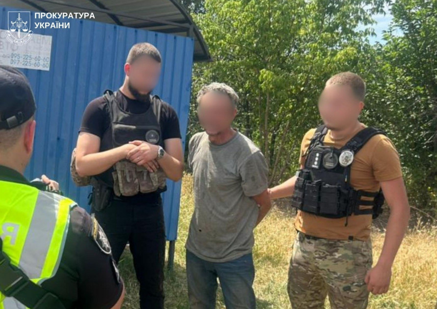 "Заробив" 30 тисяч на зброї: житель Запорізького району продавав гранати та РПГ (фото)