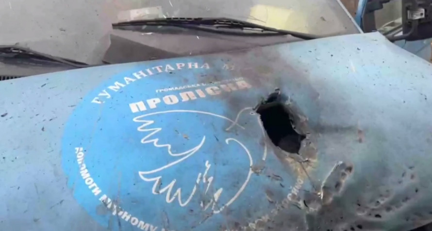 Знищили автівку під час евакуації на Запоріжжі - представники гуманітарної місії збирають кошти на броньовану машину та РЕБ