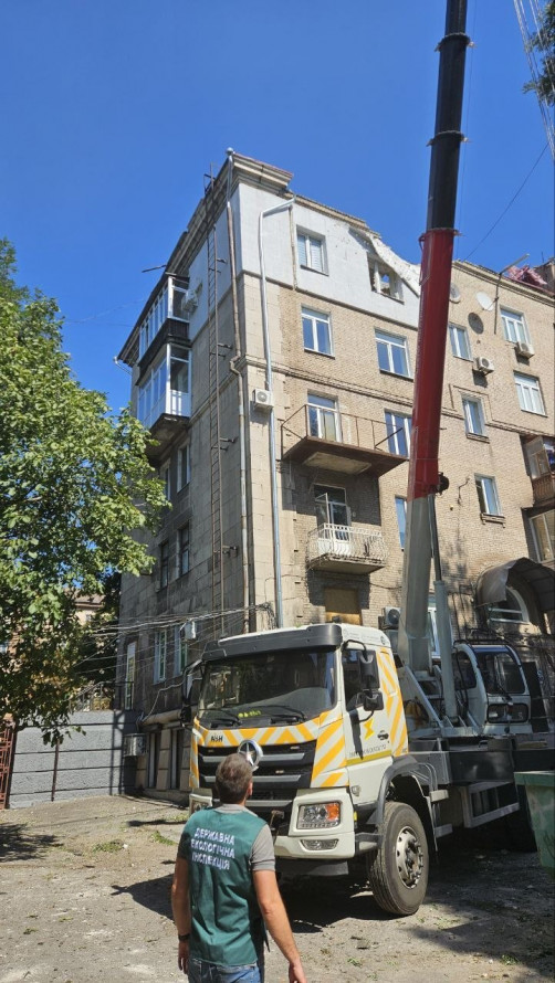 У Запоріжжі після атаки дронів зафіксували засмічення землі: екологи показали наслідки (фото)