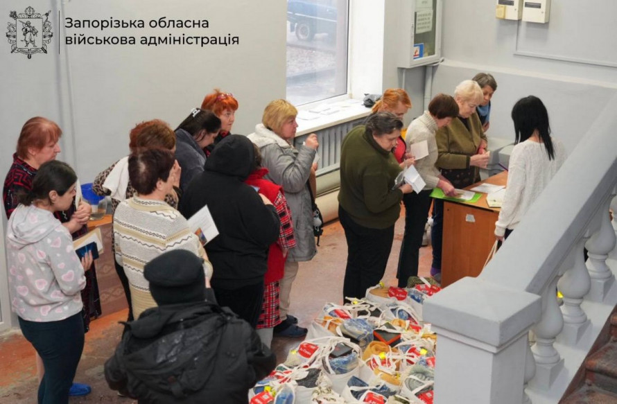 Запорізька область долучилася до проєкту «Пакунки тепла»: людям вже передали перші набори (фото)