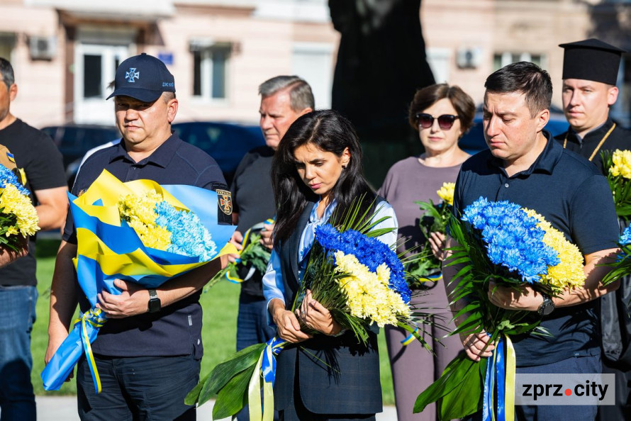У Запоріжжі на меморіалі «Дерево пам'яті» з’явилося 146 нових дзвіночків - це 146 життів, які віддали наші захисники