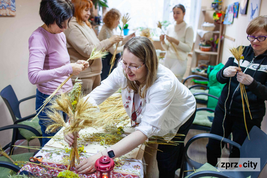 Різдвяна магія - у запорізькому ком’юніті-центрі «Опліч Хаб» відбувся майстер-клас з етнотерапії