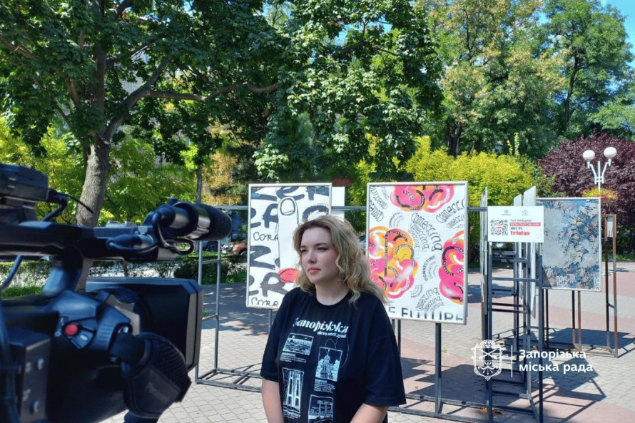 У Запоріжжі до 35-річчя Незалежності відкрили експозицію художниці з Енергодара Анни Блек (фото)