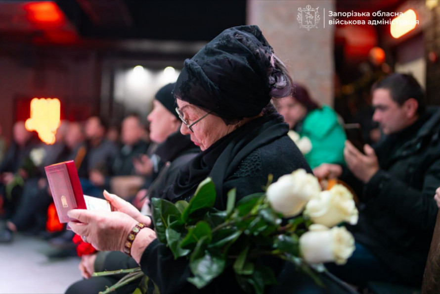 Нагороди, відданість і пам’ять про полеглих Героїв - в Запоріжжі відзначили День ЗСУ (фото)