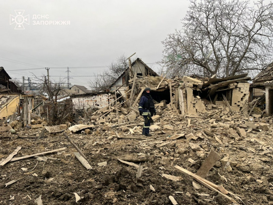 У Запоріжжі завершили аварійно-рятувальні роботи на місцях "прильоту" - фото наслідків ворожого авіаудару 8 грудня