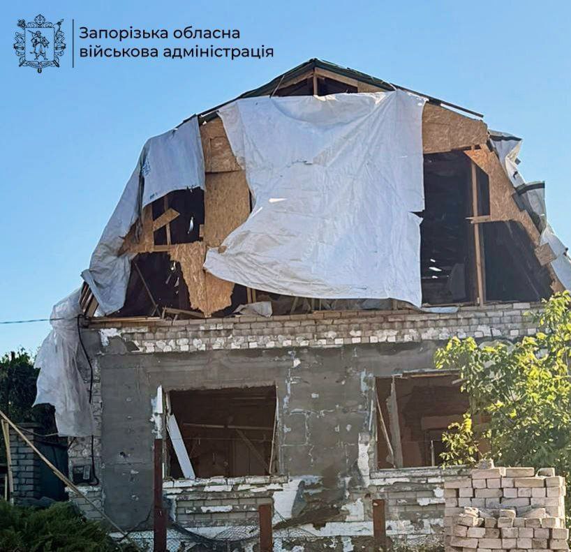 Атака дронів по Запорізькому району — внаслідок удару російського “шахеда” поранено чоловіка