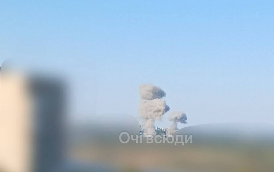 Маршрутка стояла на світлофорі: російський дрон атакував транспорт у Запоріжжі, є важкопоранені (фото, відео)